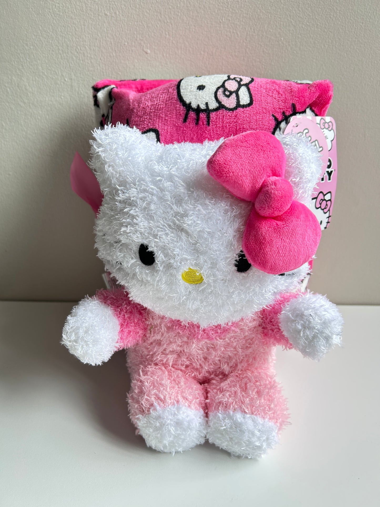 Set De Viaje Hello Kitty Plush, Blanket y Almohada