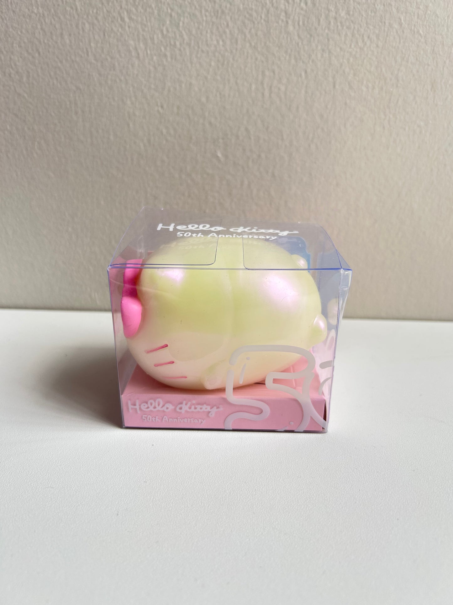 Hamee SquiSHU Sanrio Hello Kitty 50th Anniversary Blanco con Rosa