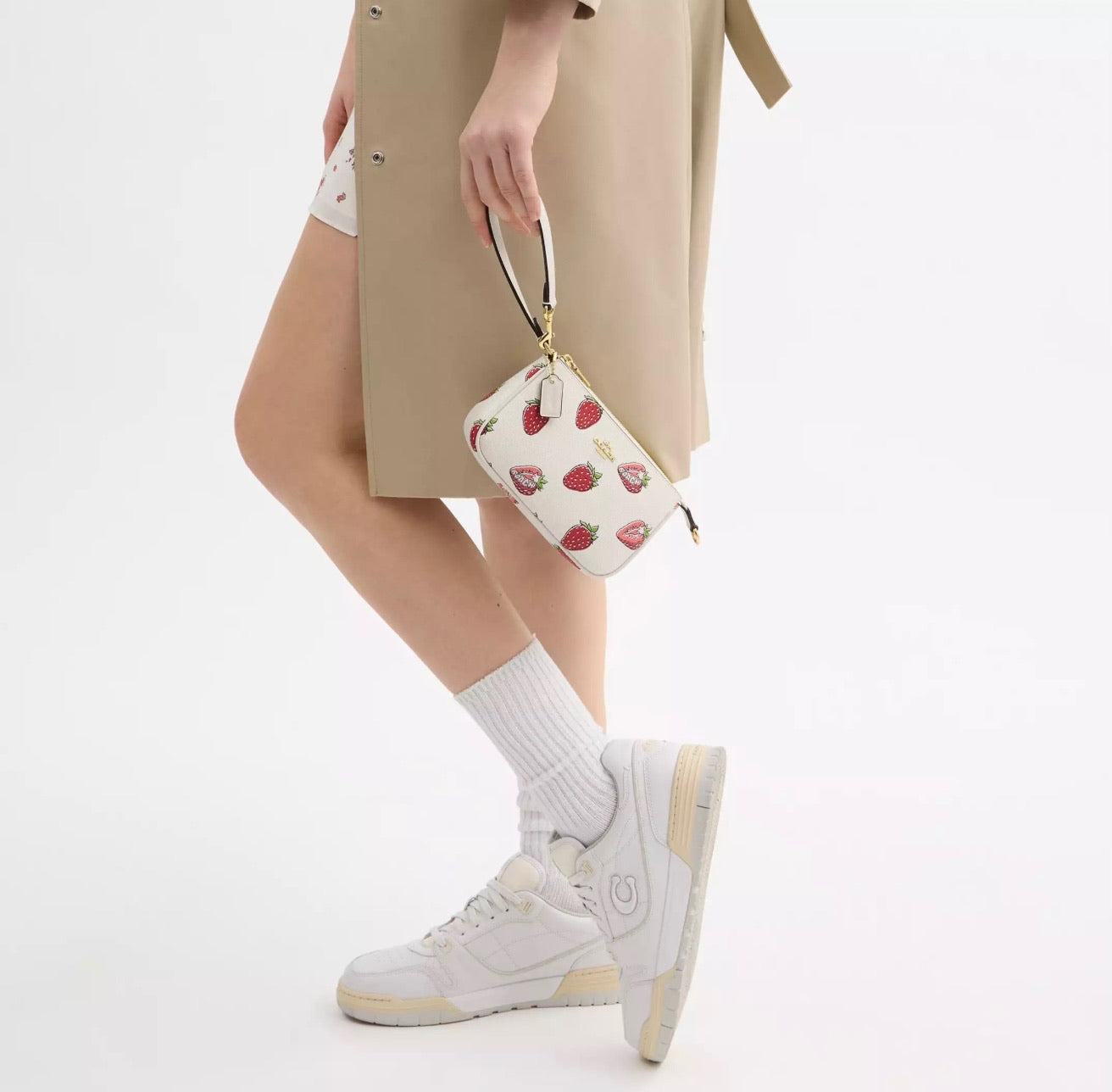 Nolita 19 Strawberry Print Coach ***Preorden***