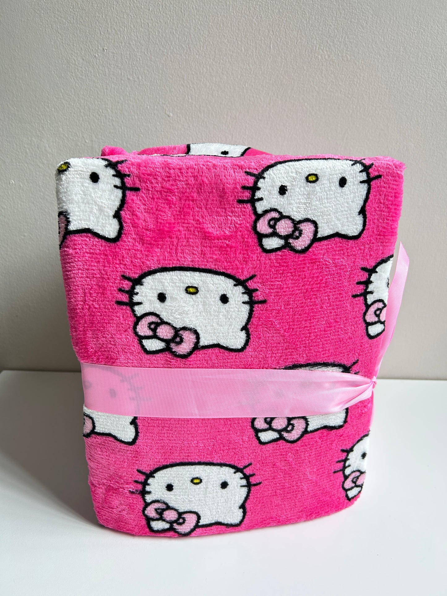 Set De Viaje Hello Kitty Plush, Blanket y Almohada