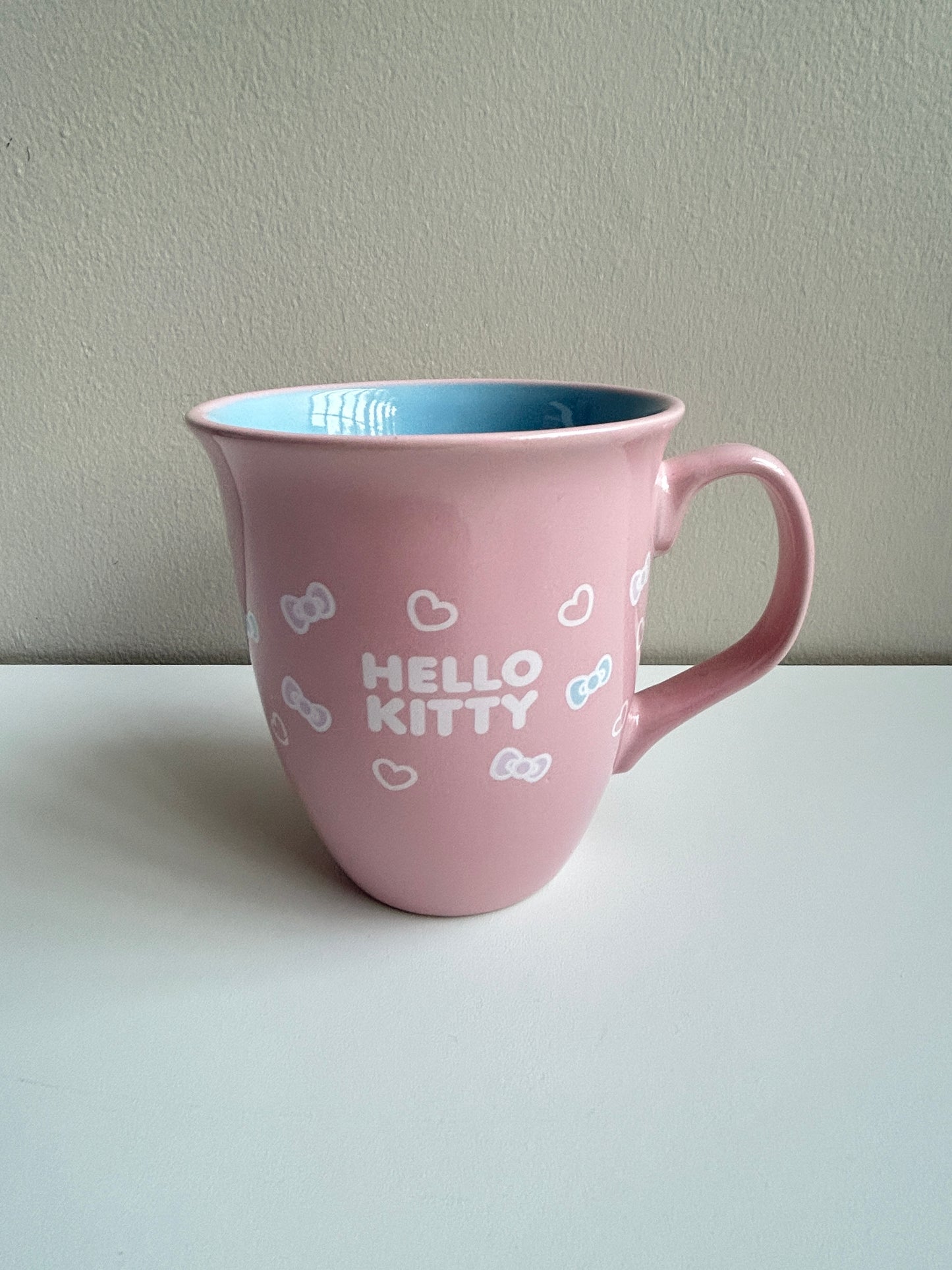 Taza Hello Kitty Moños y Corazones