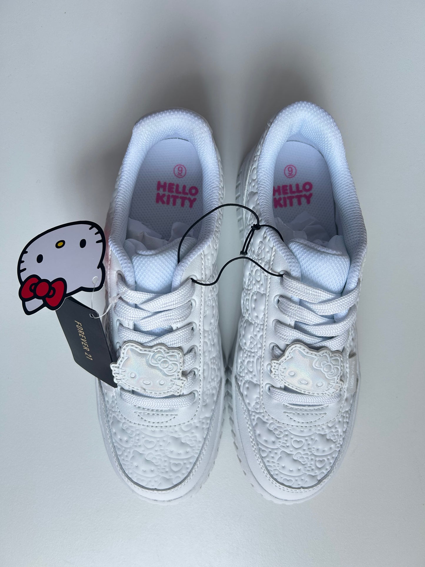 Tenis Hello kitty Forever 21 Talla 6