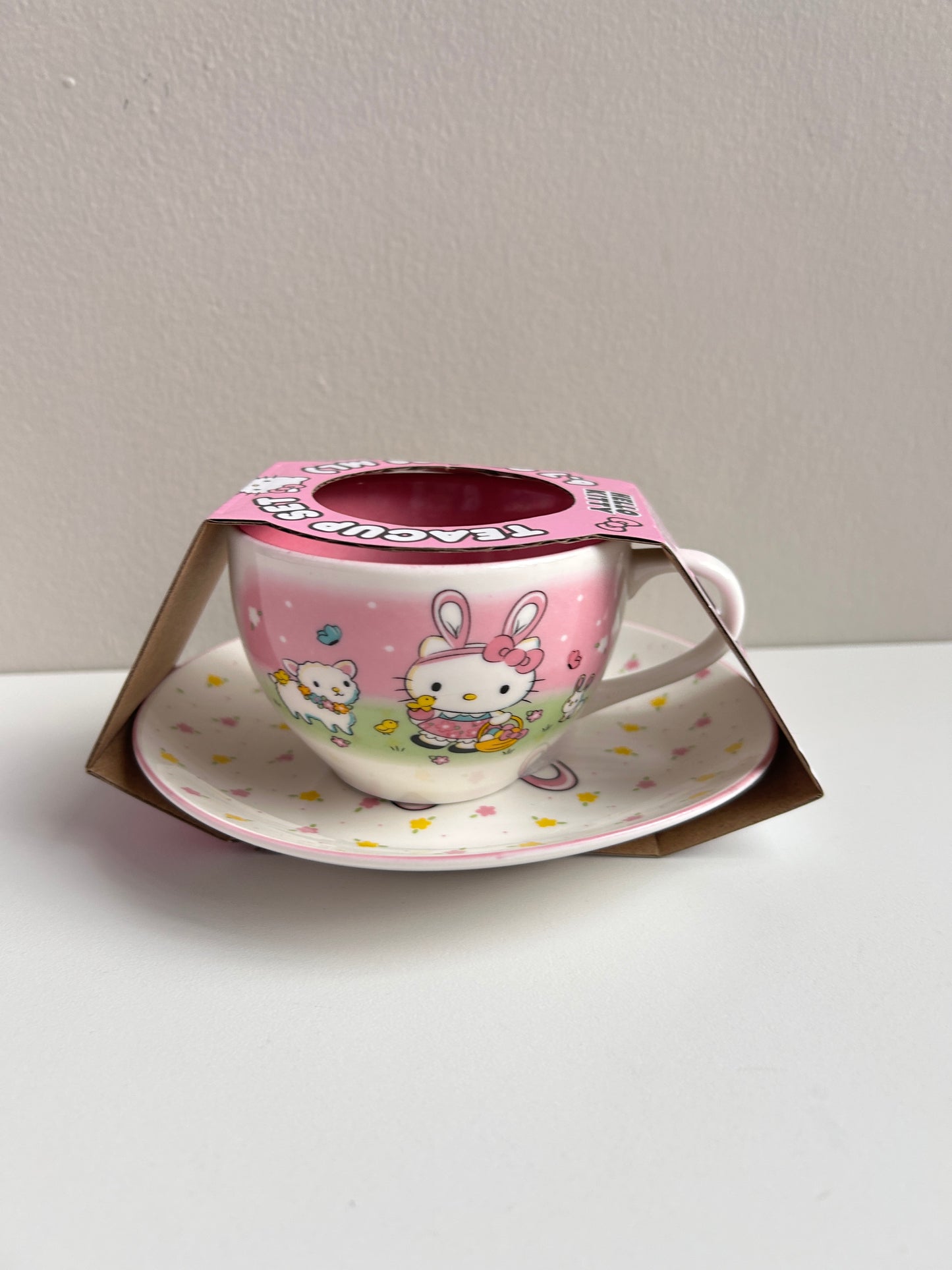Taza Con Plato Hello Kitty Easter