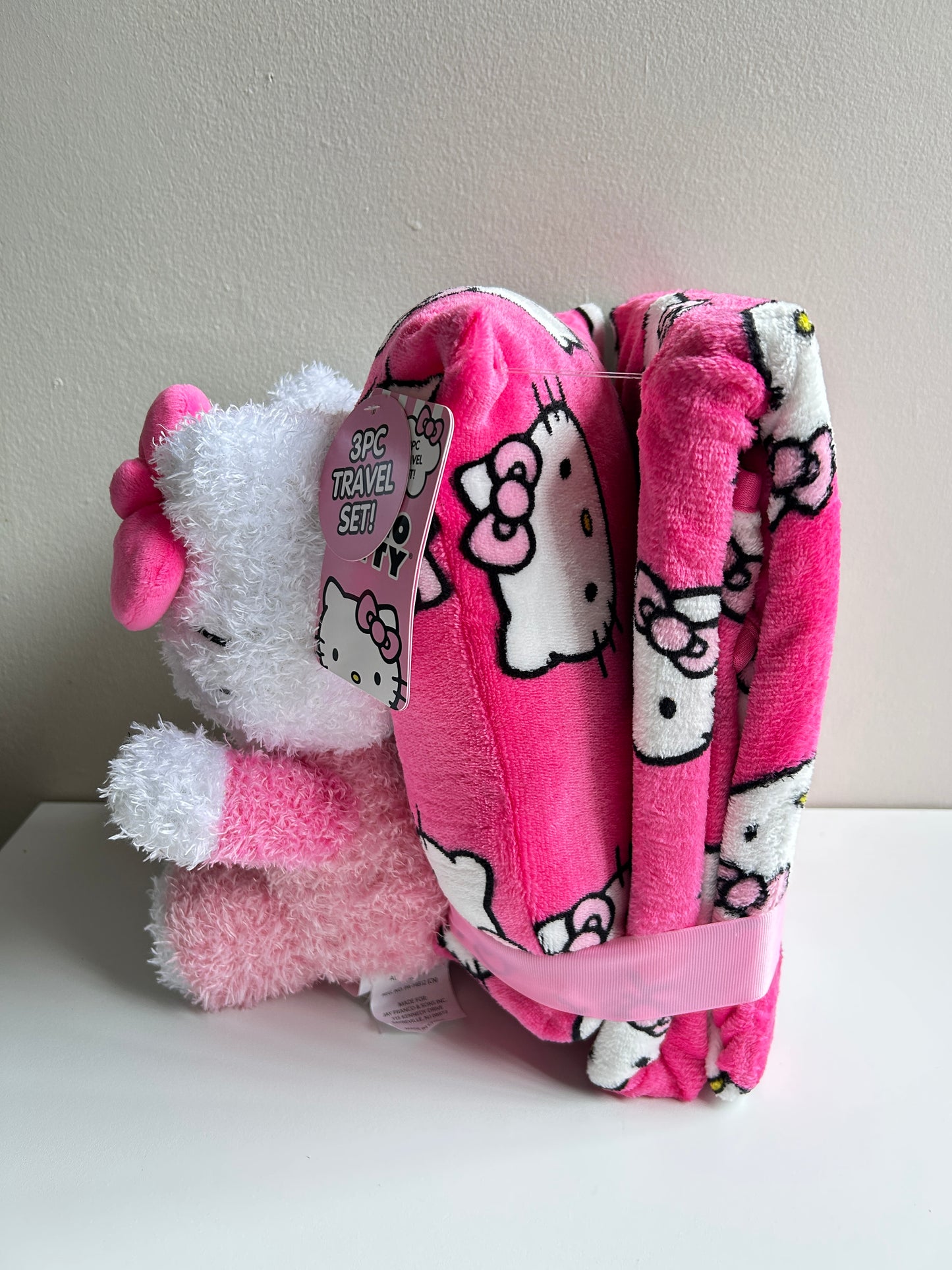 Set De Viaje Hello Kitty Plush, Blanket y Almohada