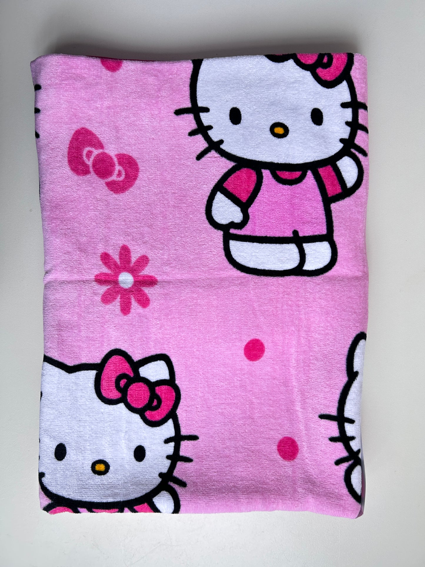 Toalla Hello Kitty Moños con flores