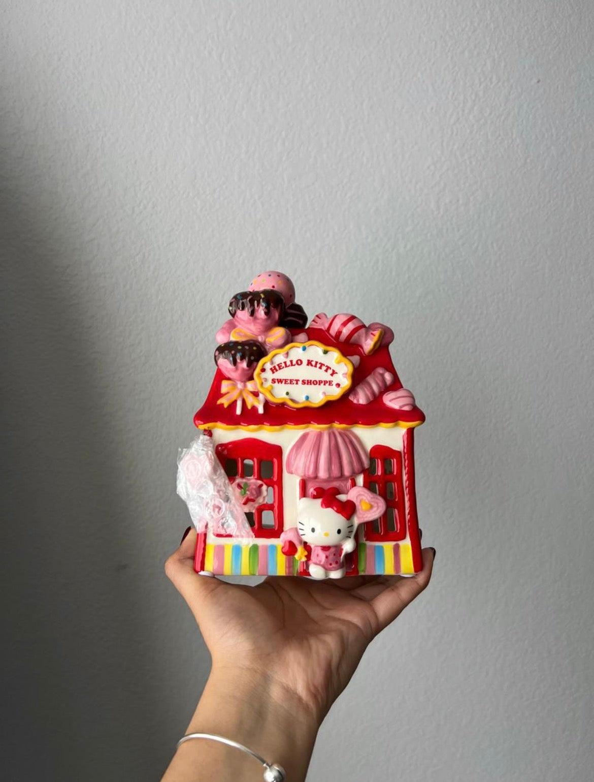 Casita Decirativa Hello Kitty Tienda De Chocolate ***Preorden***