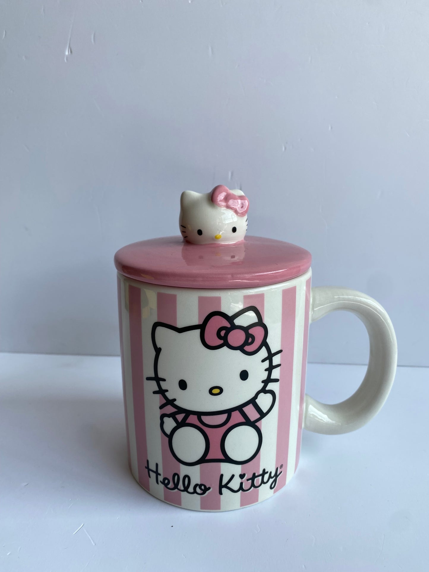 Taza Hello Kitty con Tapa Rosa