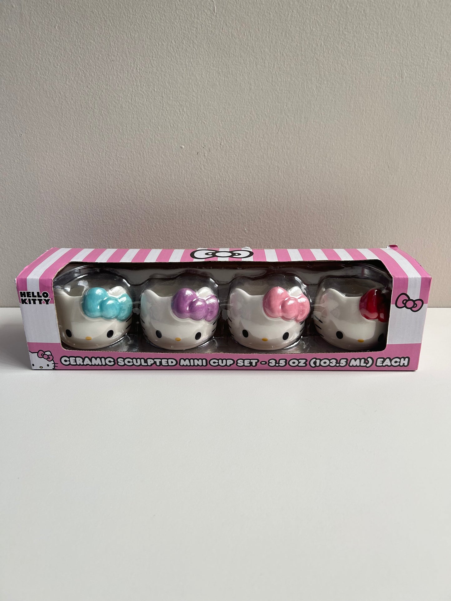 Set de 4 Mini tazas/ sin agarradera Hello Kitty