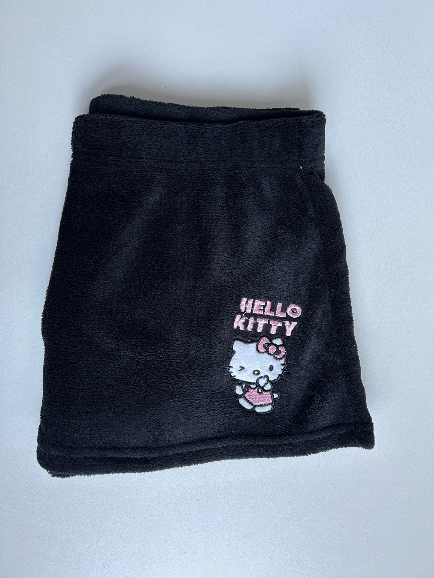 Short Hello Kitty Negro Cozy