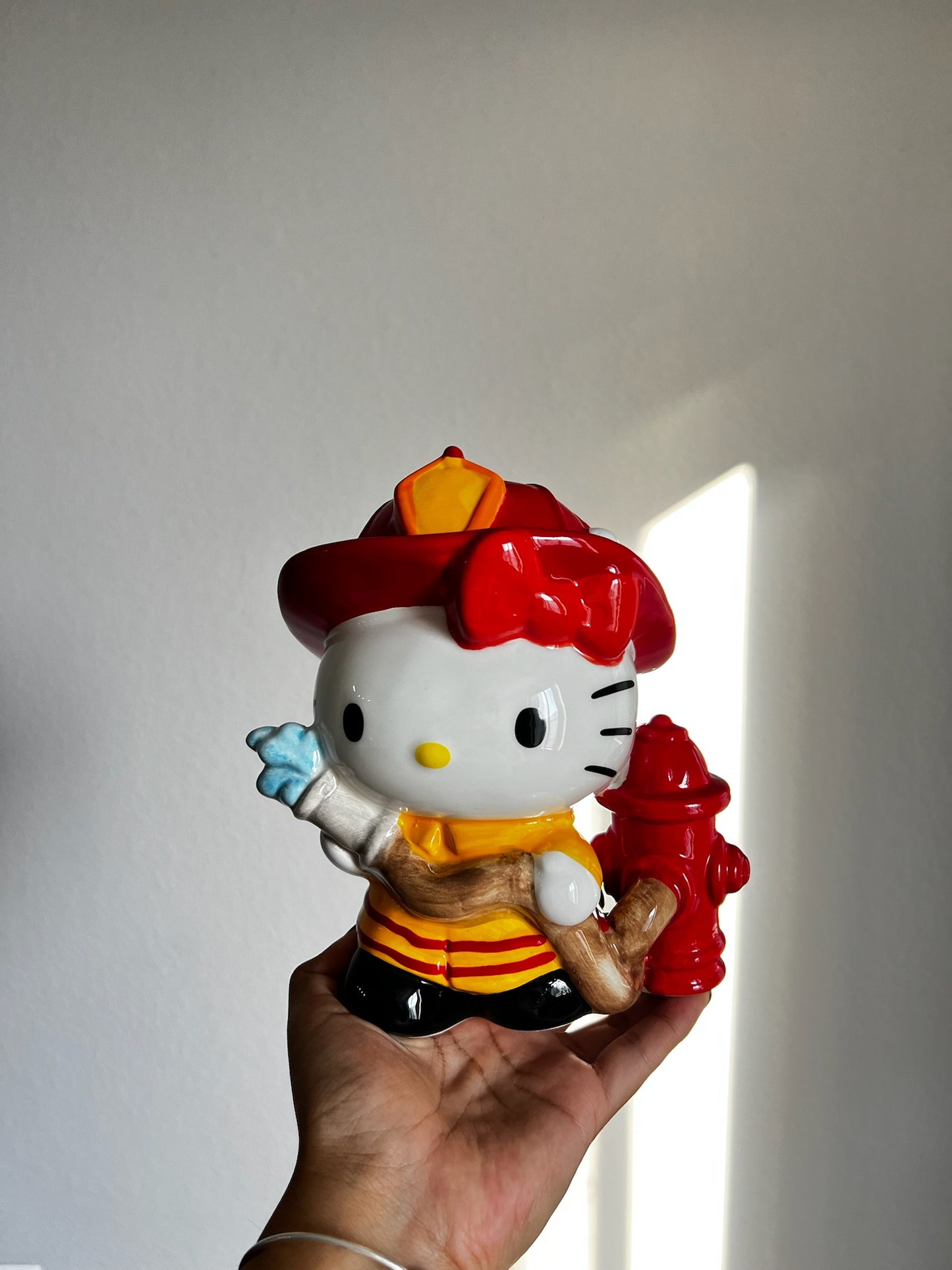 Figurita De Cerámica Hello Kitty Bomberita