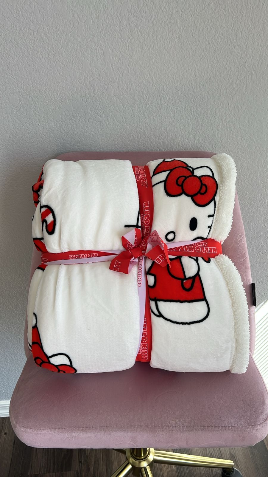 Cobertor Hello Kitty Bastones De Caramelo Tamaño Queen