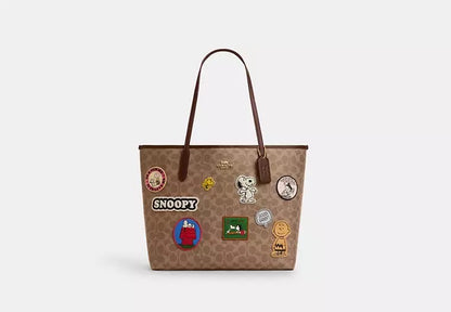 Coach X Peanuts City Tote With Patches ***Preorden***